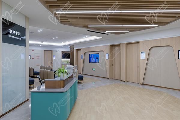 上海新視界眼科醫(yī)院專 家介紹