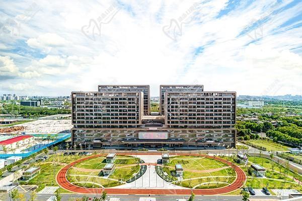 上海醫(yī)大醫(yī)院眼科近視手術(shù)價(jià)格表：半飛9800，全飛11800元起價(jià)格超低、口碑好！