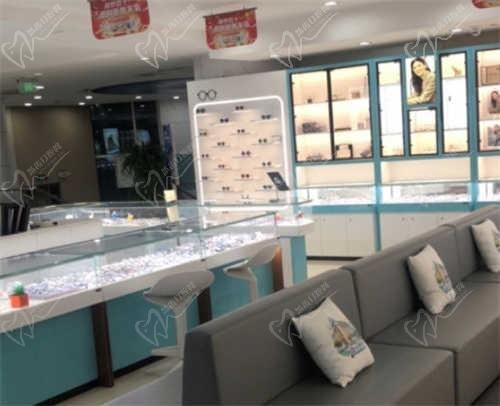 上海新視界眼科醫(yī)院是公辦還是民辦？雖是私立但看價格表和資質很正規(guī)